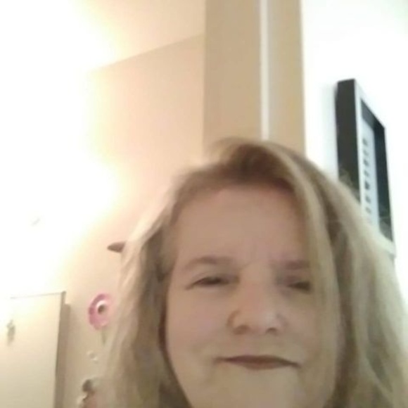 Meet your Posher, Gloria - Picture 1 of 1